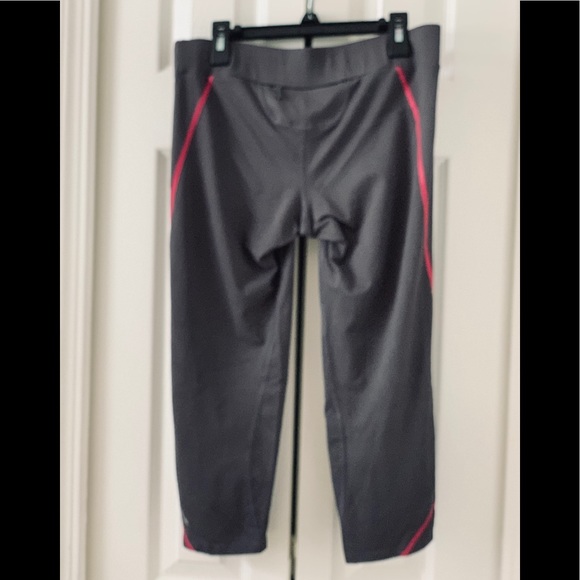Under Armour Capri Workout Pants - Picture 5 of 8